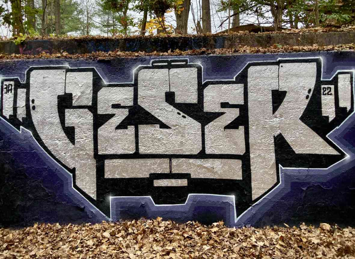 Стильный шрифт от GESER